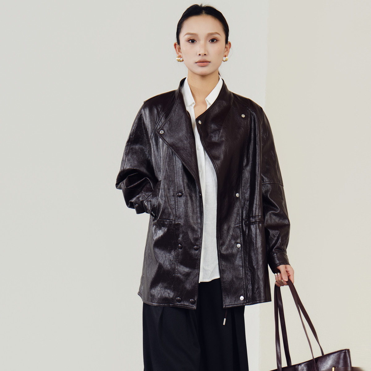 西町村屋气质款翻领皮衣女2026春季新款宽松中长款外套XXBA10594