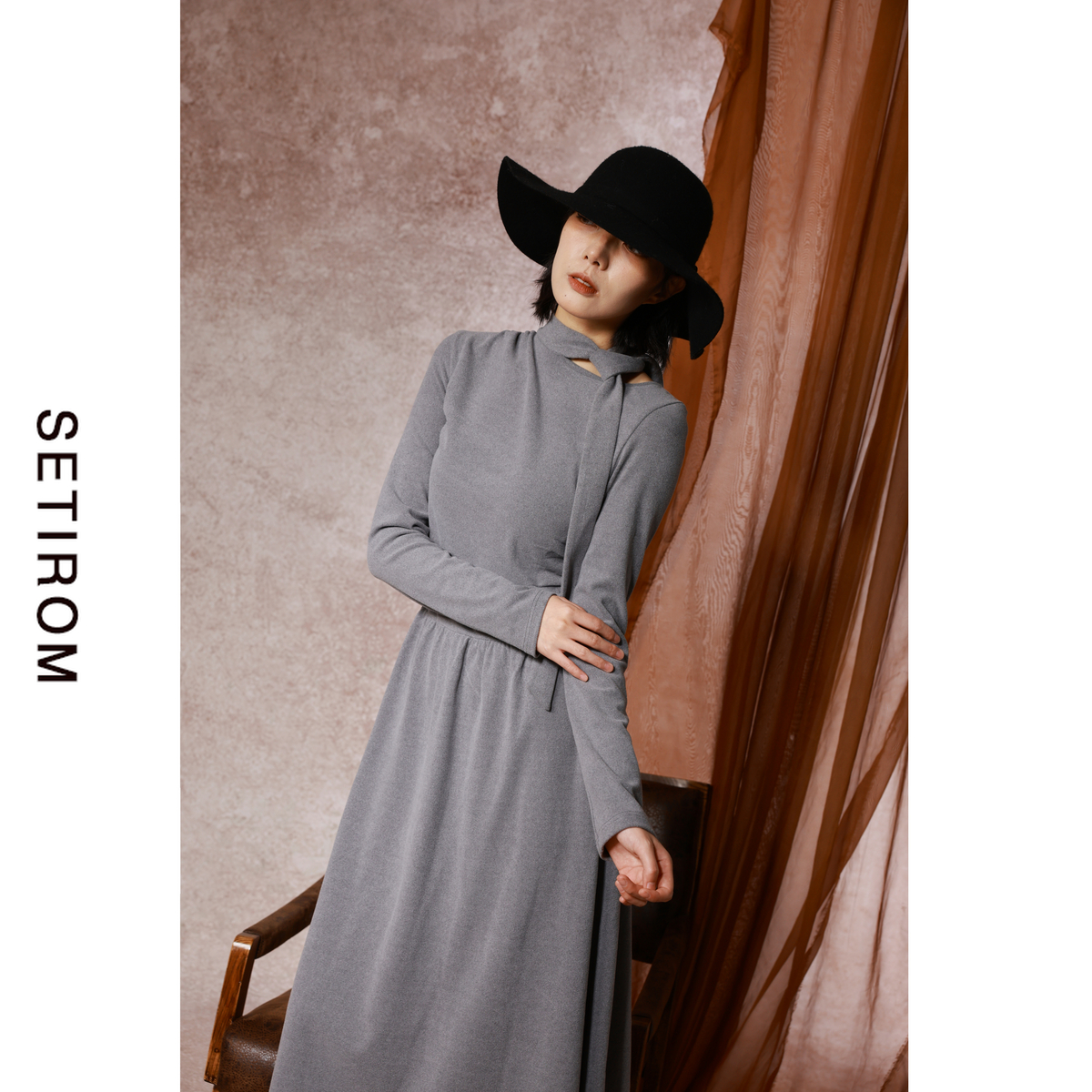 西町村屋法式不规则抽皱连衣裙