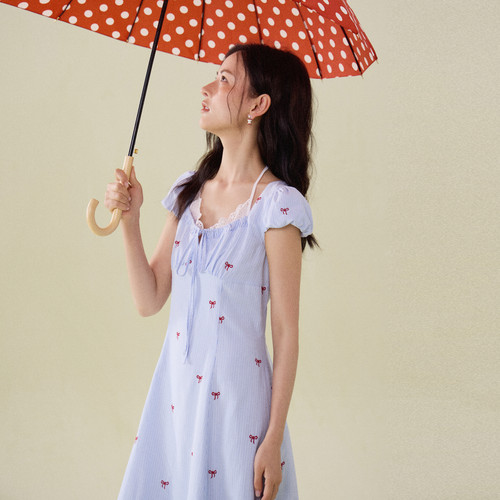 西町村屋清新蝴蝶结连衣裙女2026夏季新款刺绣系带裙子XABB10398