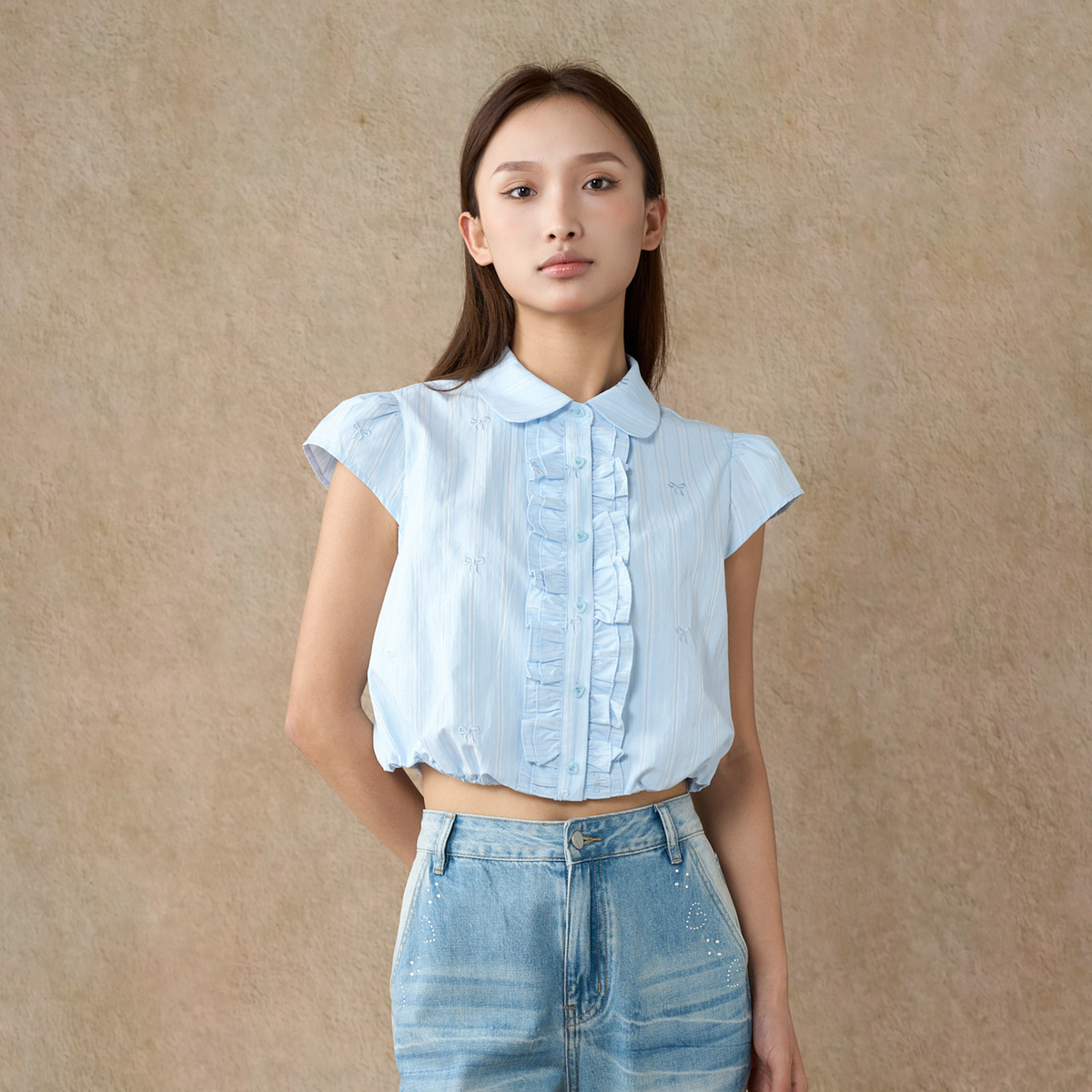 甜美木耳边娃娃领衬衫