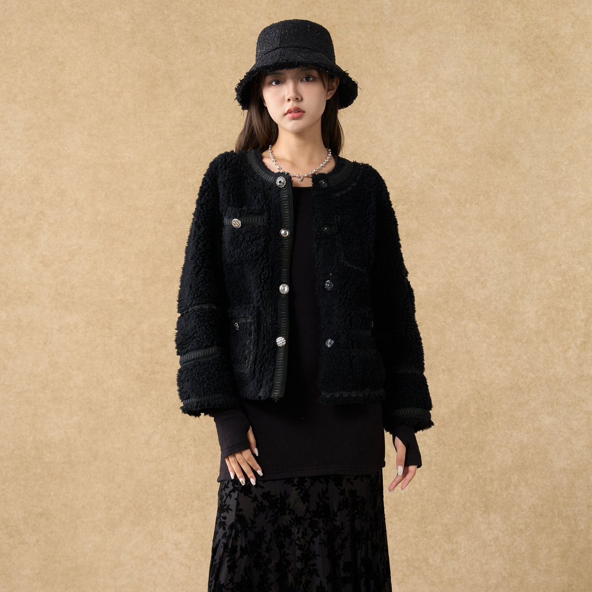 西町村屋气质感外套女冬季新款小香风皮毛一体短款上衣 AD8212002