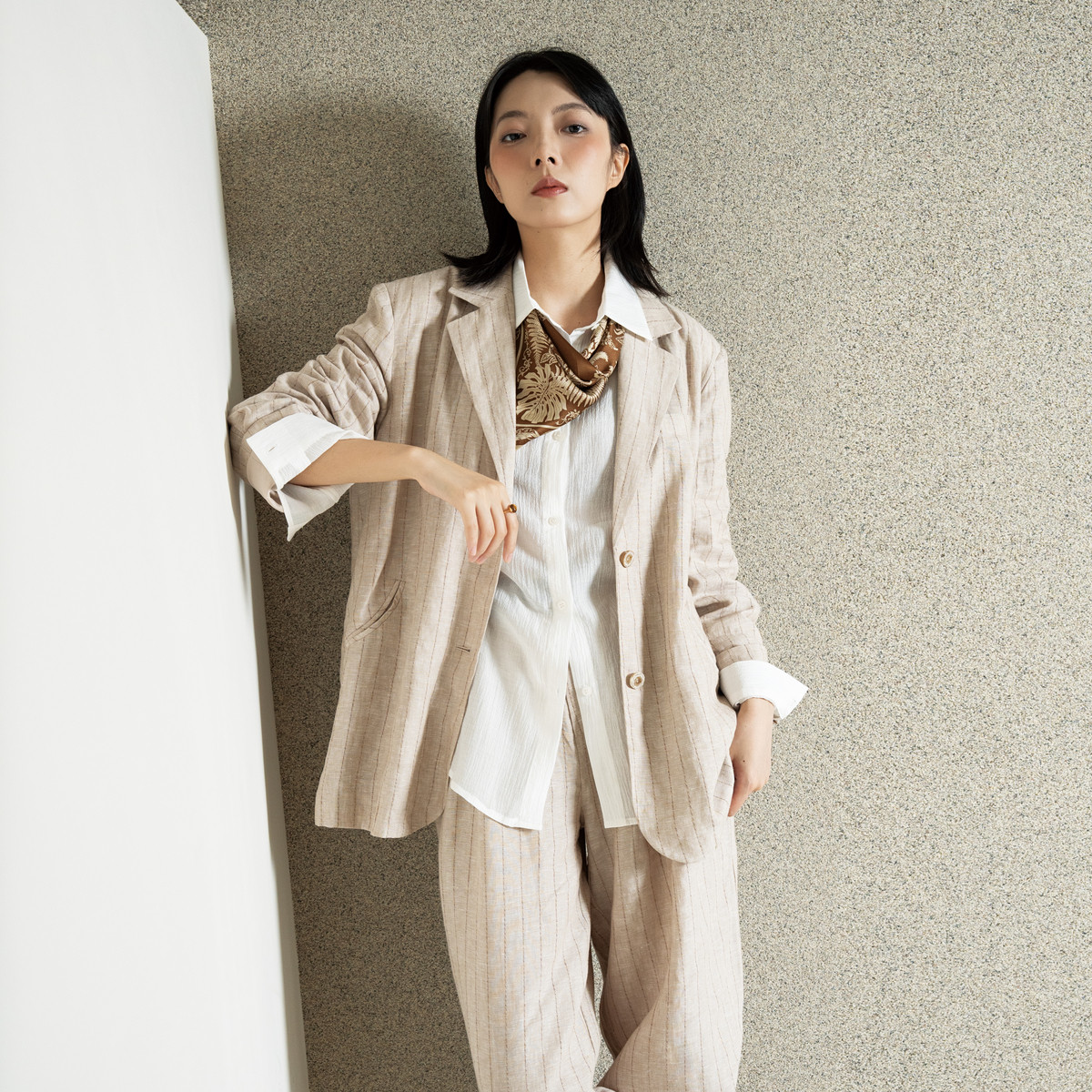 西町村屋复古气质西装女2025秋季新款法式宽松长袖外套XHAC10042
