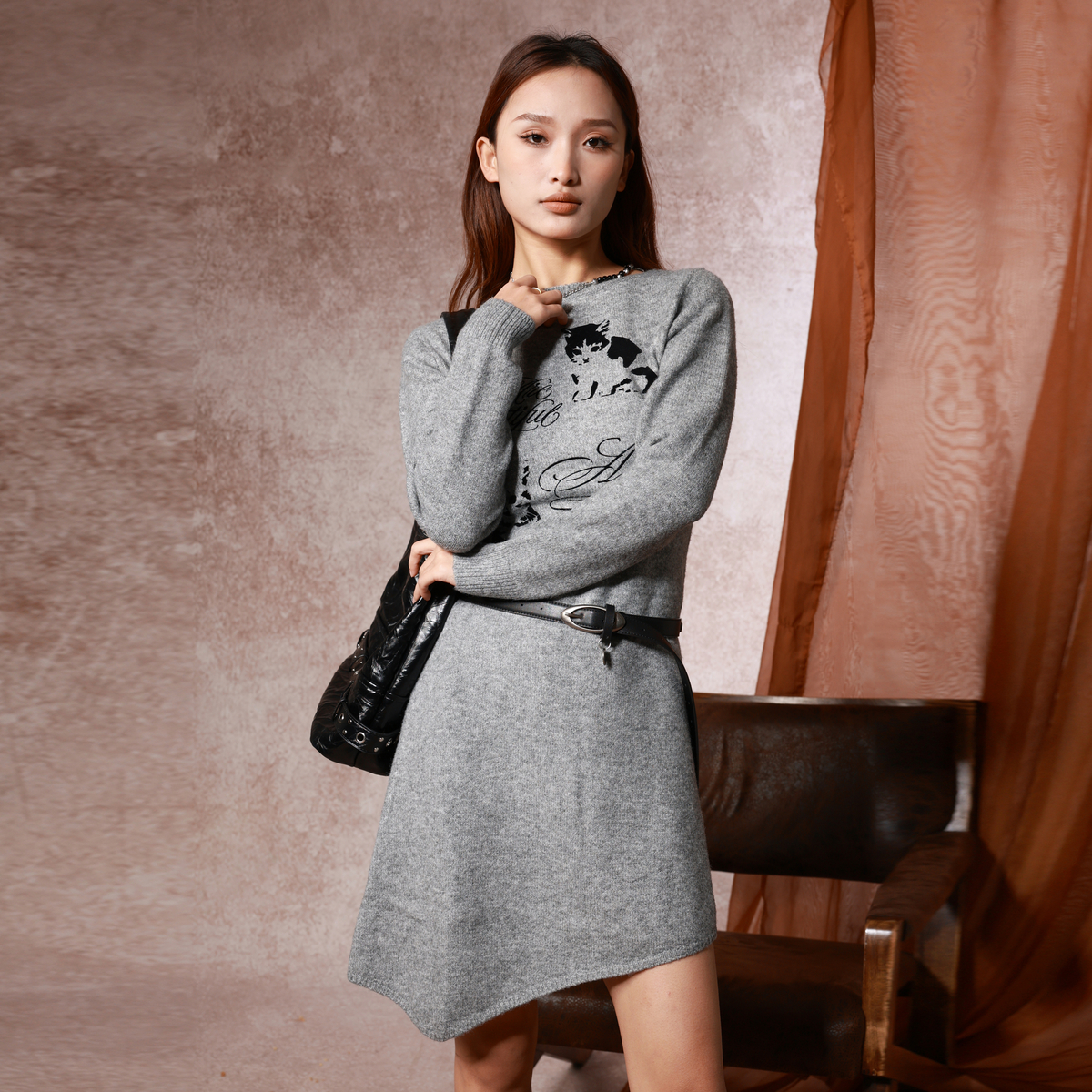 一字肩小猫印花连衣裙