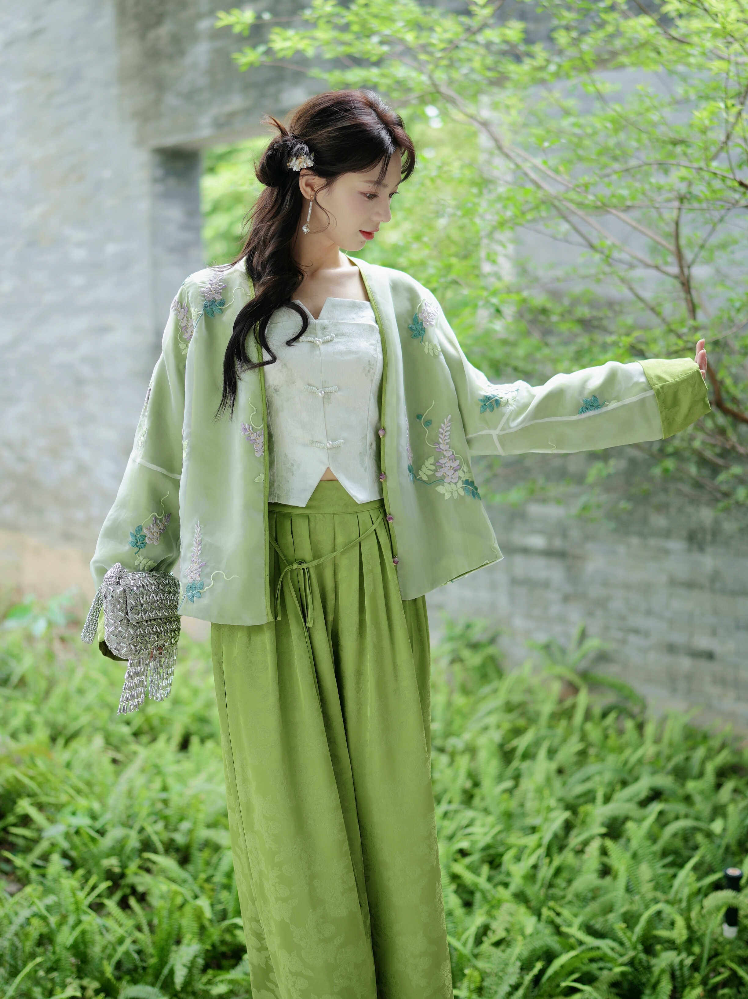 《绿波紫藤》紫罗兰刺绣花新中式女装盘口外套