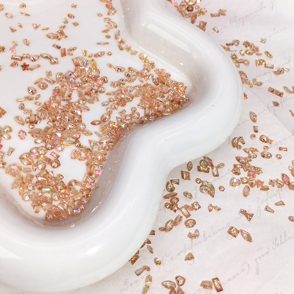 DANA新款尖底冰透干邑香槟色锆石镀膜幻彩美甲钻石小型号迷你混装,彩妆/香水/美妆工具,美甲工具,淘宝优惠券,粉丝福利购,淘宝优惠卷