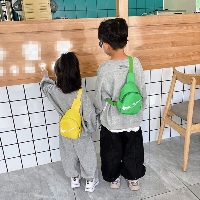 儿童斜挎包简约休闲男童背包时尚小包潮帆布帅气胸包韩版宝宝腰包