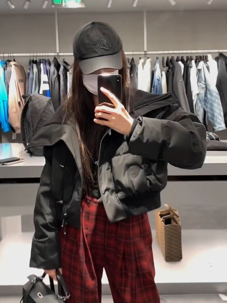 黑色大翻领羽绒棉服短款外套女