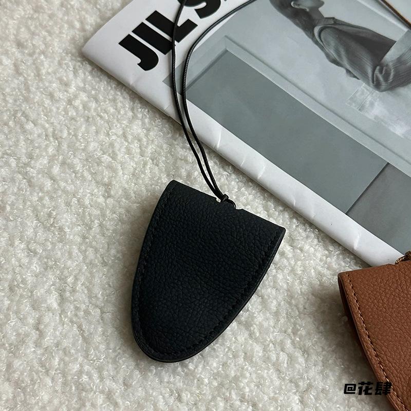 收纳袋悬挂便携式皮质钥匙穿搭墨镜潮新款挂脖耳机包包包项链百搭