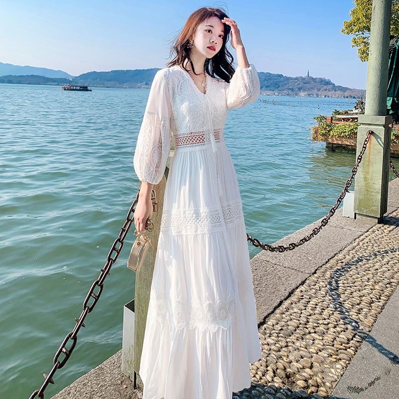 云南丽江旅游穿搭女装显瘦法式白色连衣裙新疆草原青海湖旅游裙子