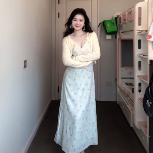 法式 2025新款 絕美蕾絲長(zhǎng)裙套裝 穿搭 藍(lán)色碎花吊帶連衣裙子女夏季