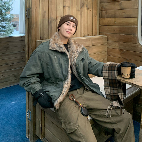 Holocene休闲座山雕情侣款棉服