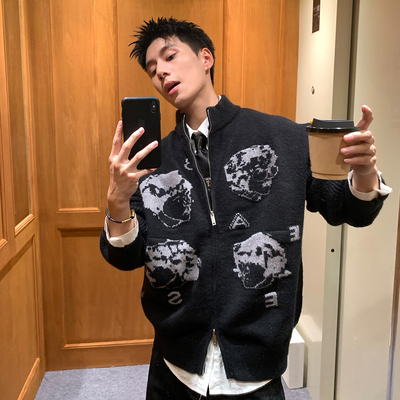 Holocene人像提花立领开衫毛衣