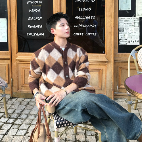 Holocene撞色菱格开衫毛衣男