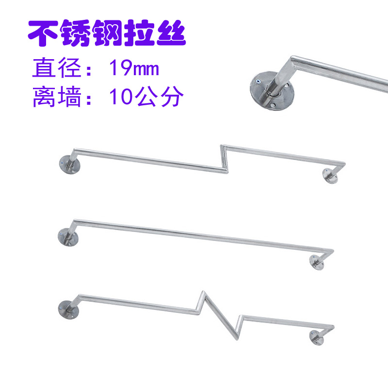 服装店墙上正挂不锈钢拉丝