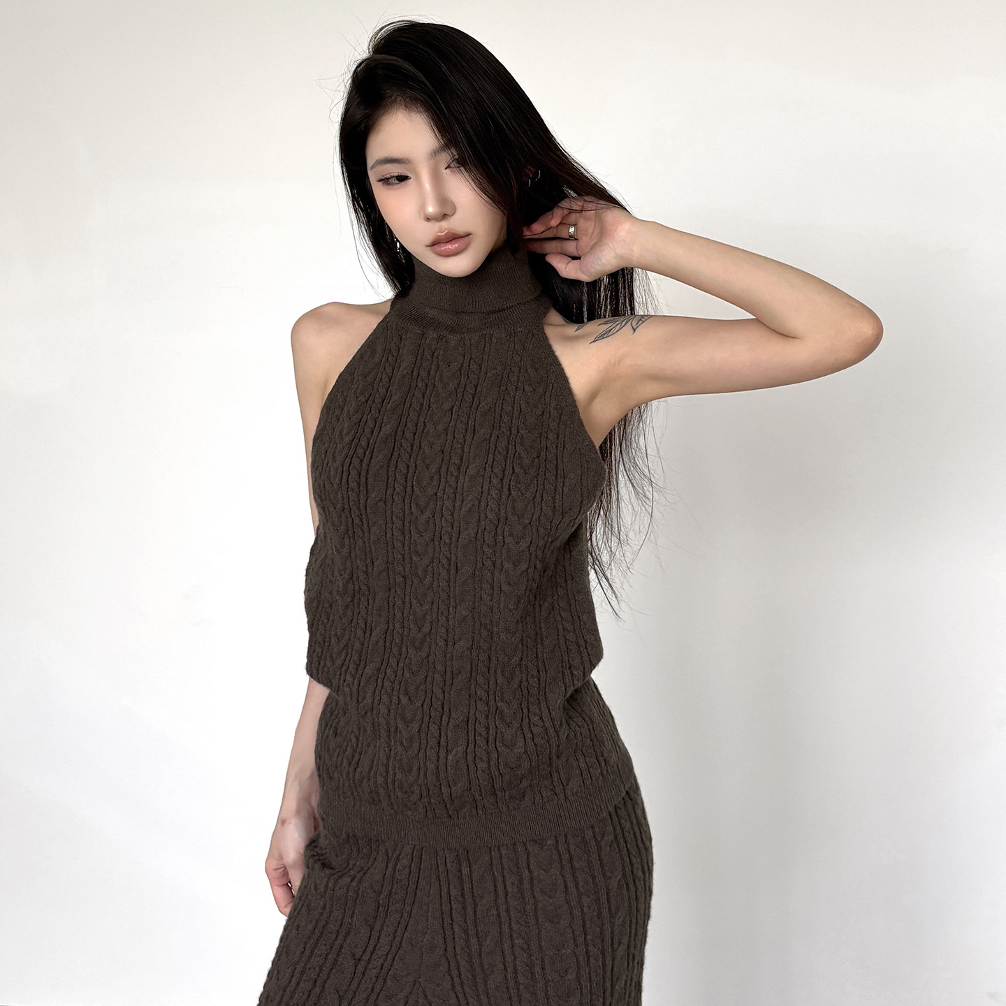 IAEY美式复古辣妹棕色麻花纹毛织半高领背心女性感大露背无袖上衣