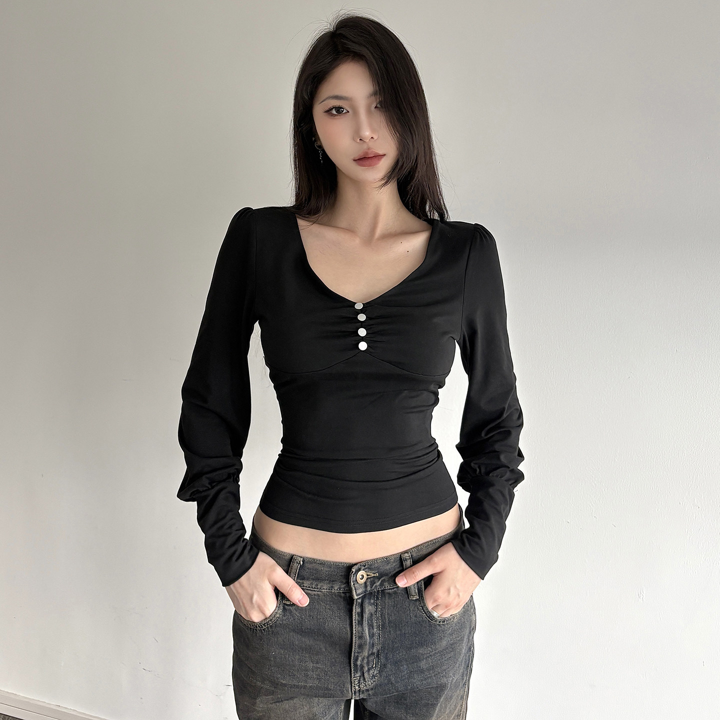 IAEY法式复古少女纽扣V领泡泡袖T恤秋冬百搭修身纯欲长袖打底上衣