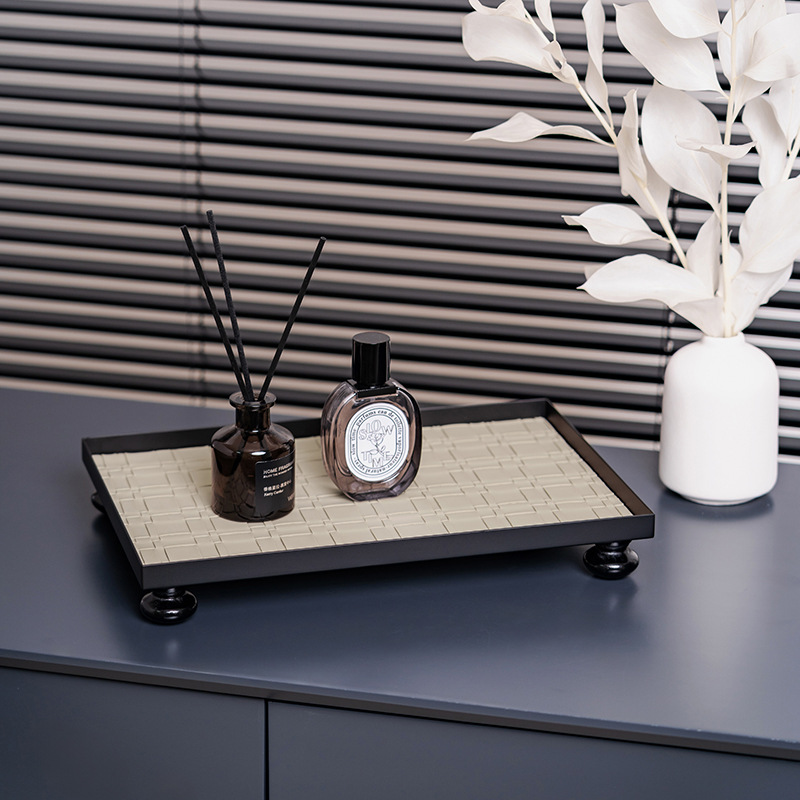轻奢玄关钥匙收纳木脚托盘长方形家用水杯香薰皮质收纳盘香水茶盘