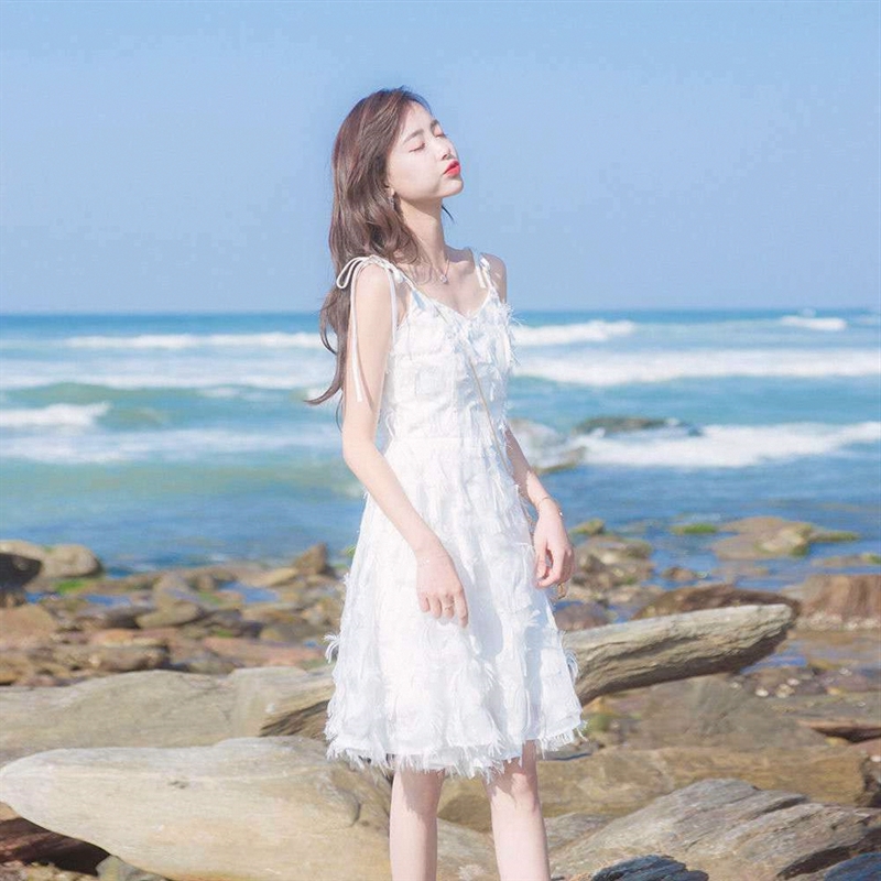 羽毛流苏吊带连衣裙夏V领性感修身小个子仙女裙2023夏季新款女装