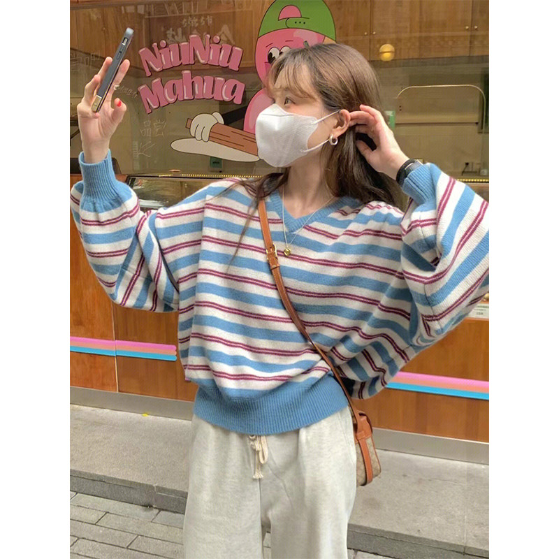 KOREAN VERSION OF SOFT AND WAXY CONTRASTING STRIPED V-NECK LONG-SLEEVED KNITTED SWEATER WOMENS AUTUMN AND WINTER LOOSE THIN LAZY STYLE PULLOVER TOP