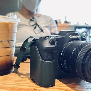 RP真皮皮套R5 R10 R50相机包肩带配件 R52 佳能R62保护套R8