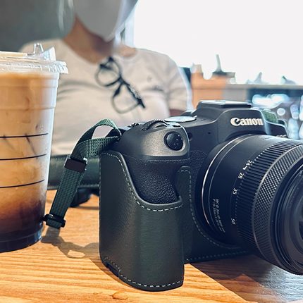 佳能R62保护套R8/RP真皮皮套R5/R6/R52/R7/R10/R50相机包肩带配件