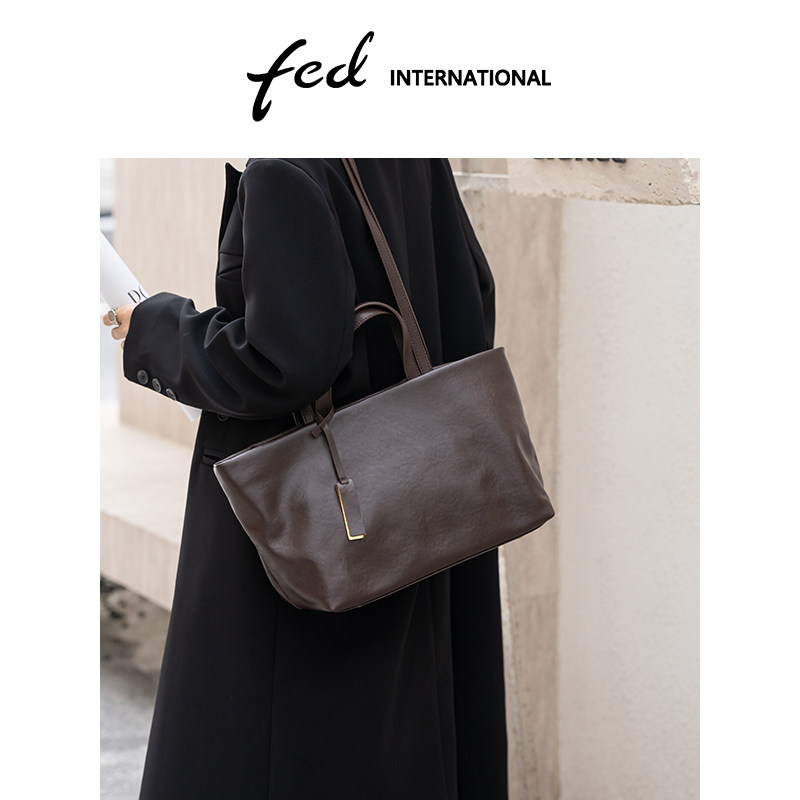 fed植鞣皮头层牛皮真皮女包斜挎单肩包休闲大容量水桶包包BFA9144