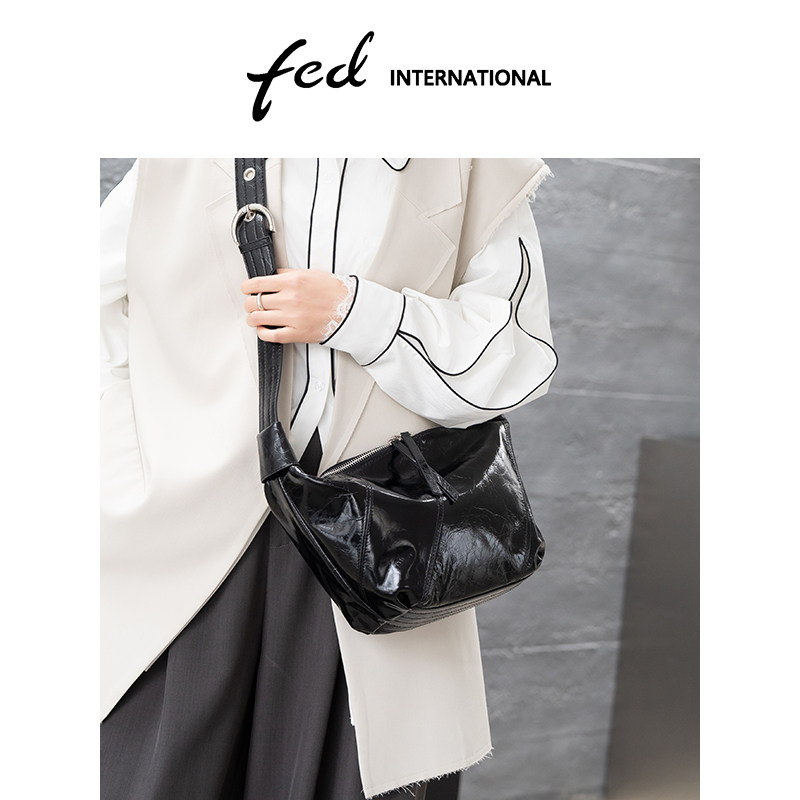 fed头层牛皮腋下包女单肩斜挎hobo包黑色大容量通勤包BFA9232