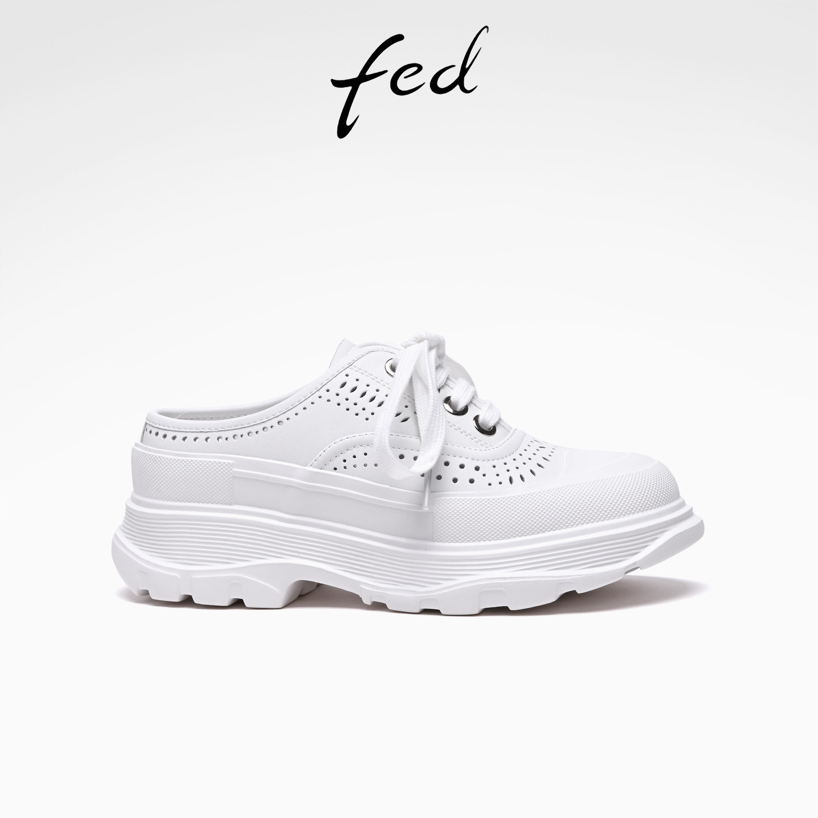 fed白色布洛克雕花厚底松糕鞋女