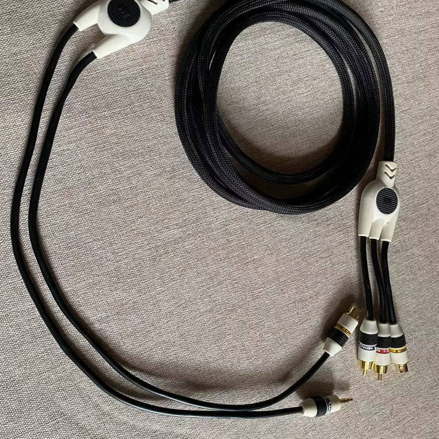 可维修怪兽正品信号线视频线一条，长度三米丶两用线(即是两条?