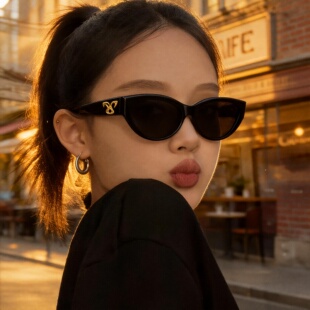 复古猫眼墨镜女高级感Jennie窄框眼镜2026新款潮防紫外线gm太阳镜