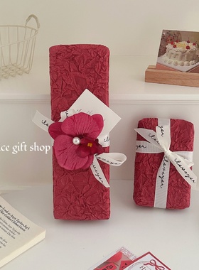 Nice gift~酒红色石纹纸高级感喜庆礼物包装纸肌理感新年礼物装饰