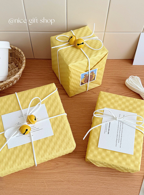 ins风奶黄色泡芙压纹纸节日礼物包装纸鲜花烘焙打包牛皮纸出卡纸