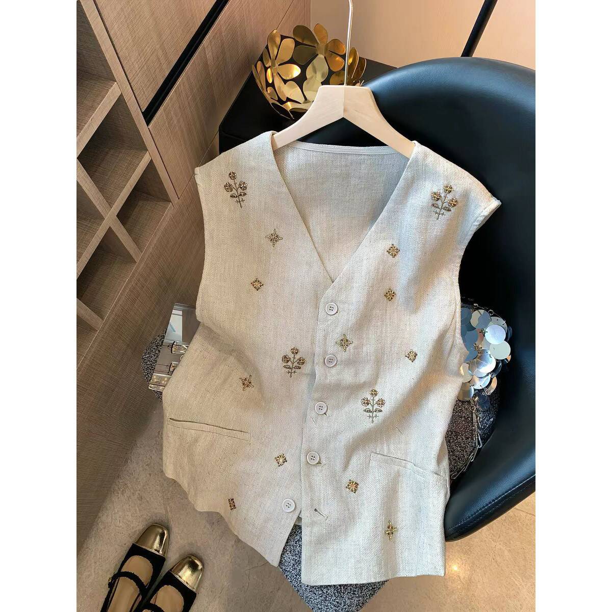 老钱风钉珠原麻色亚麻V领女马甲