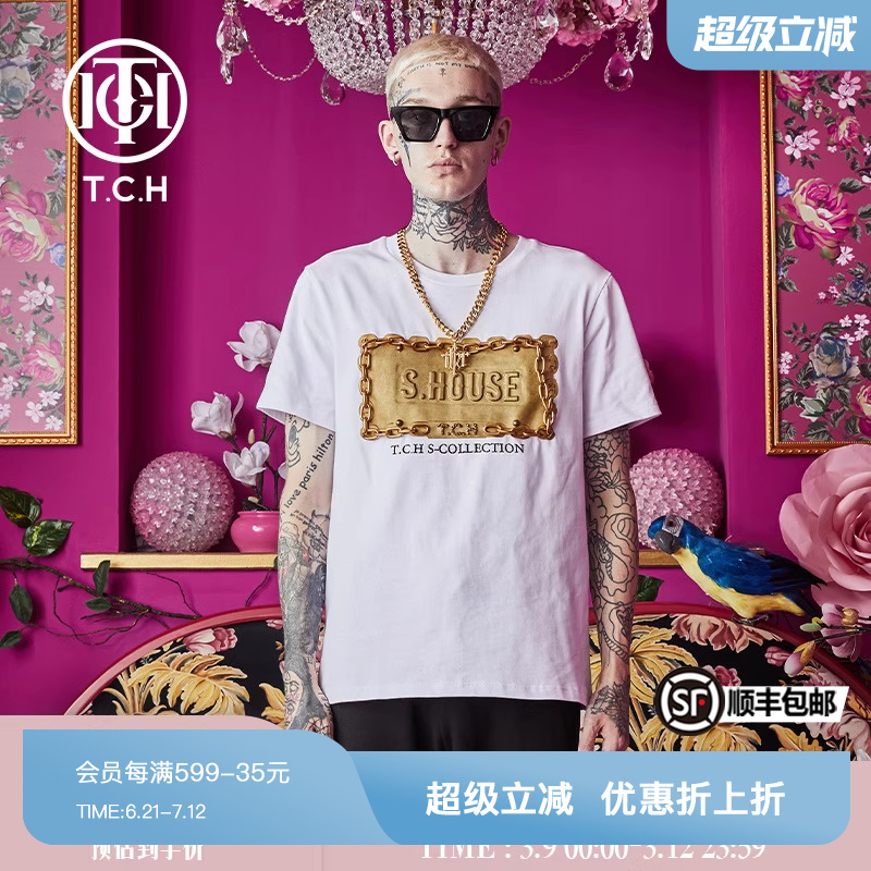 简约圆领短袖，胸前亮片印花，柔软舒适面料
