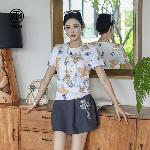 TCH轻奢潮牌烫钻减龄短裙女时尚休闲百搭显瘦半身裙T75C22E9002
