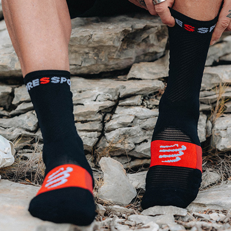 compressport男女中筒越野袜