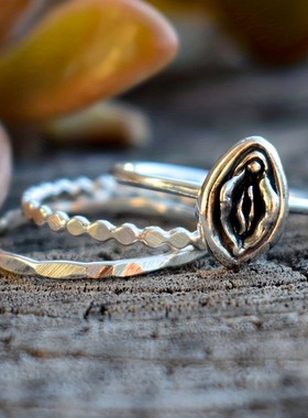 新款跨境爆款独立站眼睛黑色花朵女权独立宣言戒指三件套个性做旧