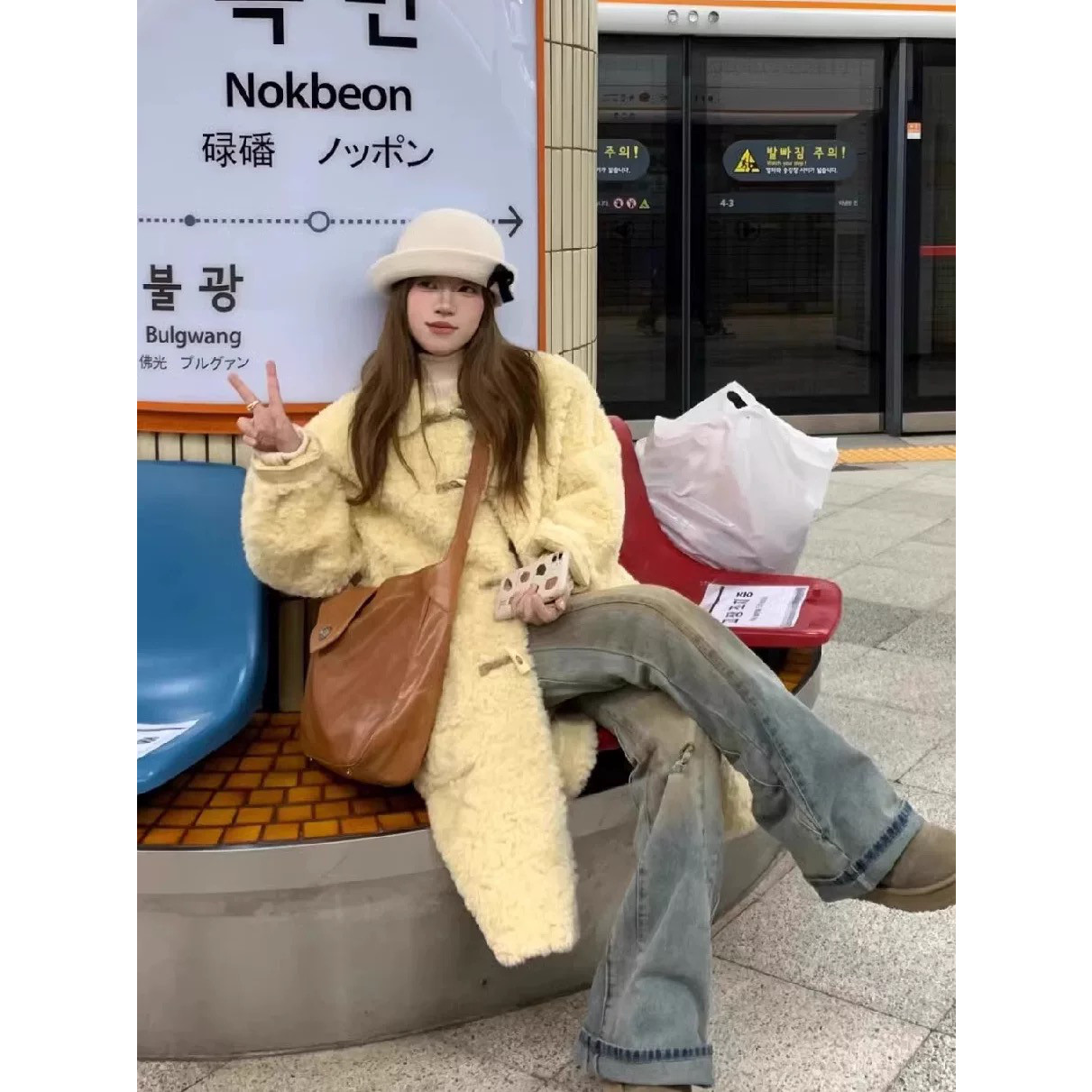 黄色软糯羊羔毛外套女冬季中长款牛角扣韩系皮草撞色大衣毛毛外套