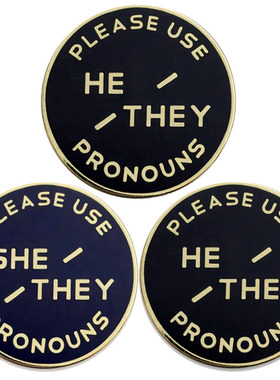 请使用代词THEY THEM SHE HE THEY胸针金色合金别针烤漆珐琅徽章