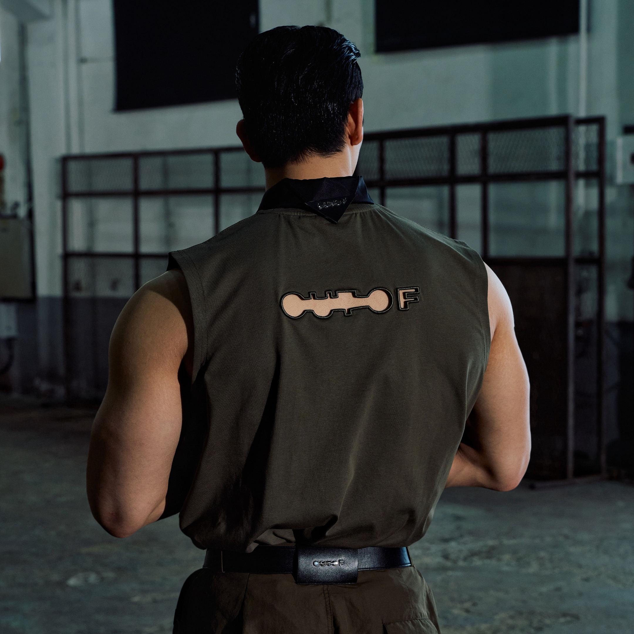 OUTOF - 款号147 镂空工艺刺绣LOGO 坎肩背心