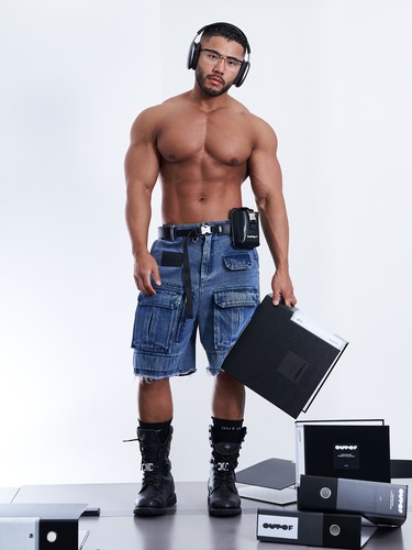 男士工装皮标水牛仔蓝过膝短裤