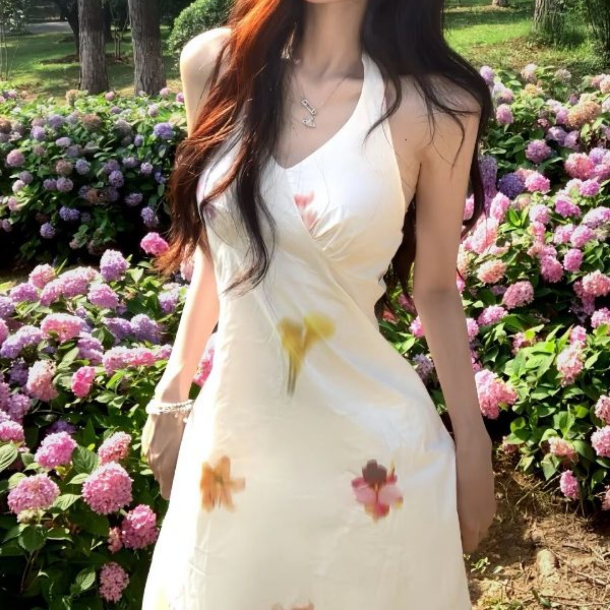 法式温柔风超好看V领挂脖吊带印花连衣裙2026年夏日氛围感小裙子