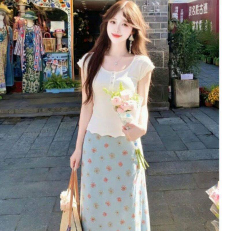 简约修身小飞袖t恤上衣女初夏穿搭一整套碎花鱼尾半身长裙两件套