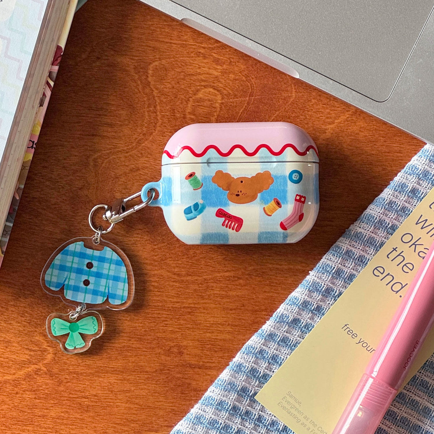 BLUUF TAG原创插画【春日衣橱】可爱小狗创意设计airpods进口韩国菲林硬壳亮面质感适用苹果无线耳机壳