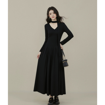 秋冬季黑色v领赫本风厂裙子高级感气质收腰显瘦女神范连衣裙女