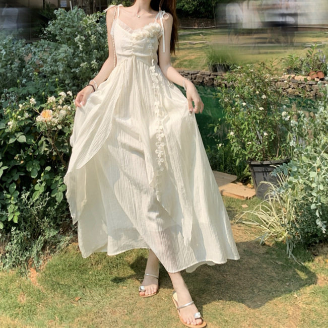 度假风花朵设计感吊带连衣裙女2025夏季新款收腰显瘦很仙的长裙子