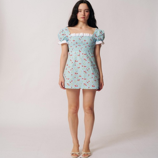 yeye by b.Fleurs新款法式复古方领泡泡袖露背系带收腰樱桃连衣裙