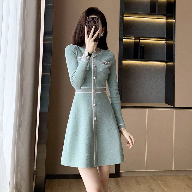 春季长袖连衣裙女配大衣2025年新款气质小香风圆领针织裙修身显瘦