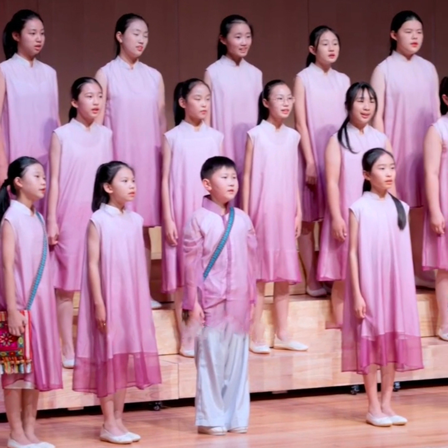 儿童合唱服演出服中小学生女童粉色渐变连衣裙诗歌朗诵演讲比赛服图片