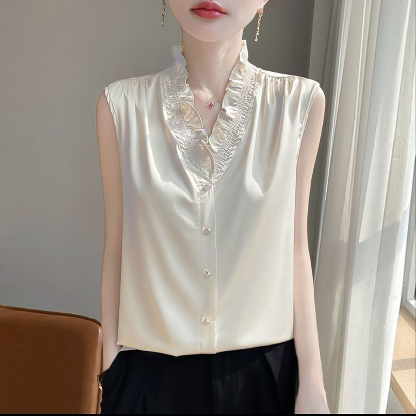 钦轩花边衬衫女装小香风木耳边无袖背心夏季女士款缎面V领打底a2